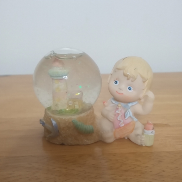 Other - Globe With Baby